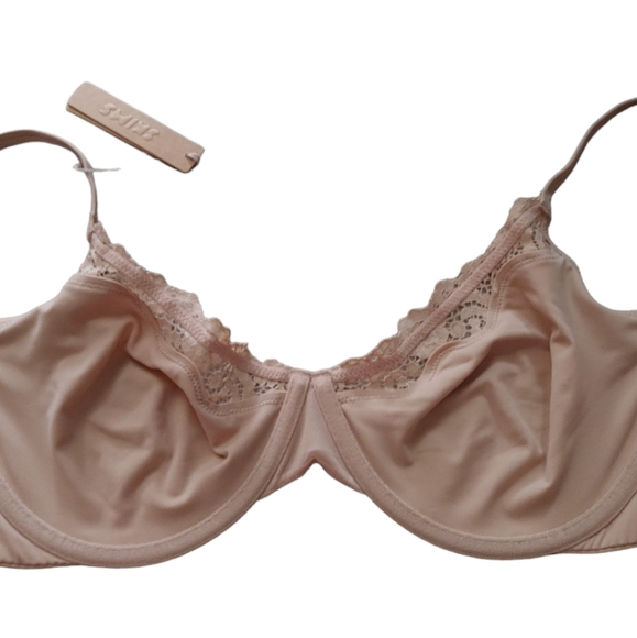SKIMS Fits Everybody Unlined Lace Scoop Bra - Picture 4 of 14